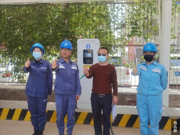 南方电网云南曲靖供电局全力为相关企业营运和广大乘客绿色出行提供用电保障。（阮松萍）