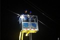 南方电网广西梧州供电局冬至夜迅速抢修守护万家灯火