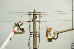 南方电网广西梧州供电局开展双车带电作业 力减秋季停电影响