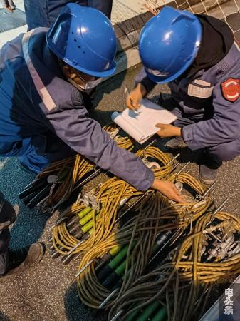认真检查抢修工器具是否正常