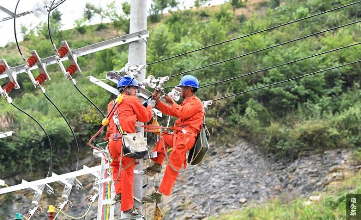南方电网贵州安顺供电局：贴心电力强助阵 扶贫产业动力足