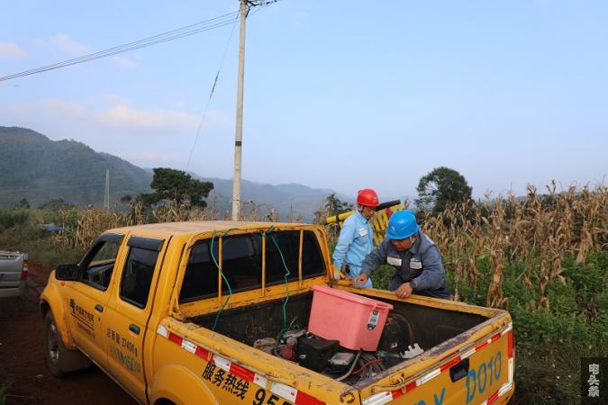 5 为村民提供供电服务的电力人
