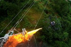 南方电网广西梧州供电局精益保供电无人机喷火除隐患
