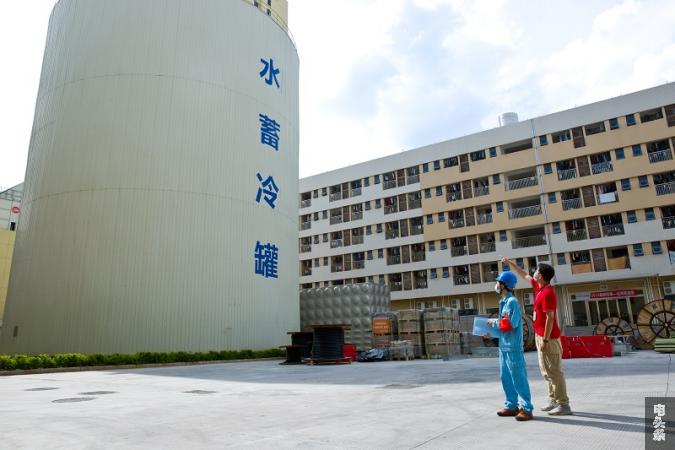 惠州亿纬锂能股份有限公司建设集光伏、蓄冷等一体的综合能源系统，为企业生产节能增效。 杨柳青 摄