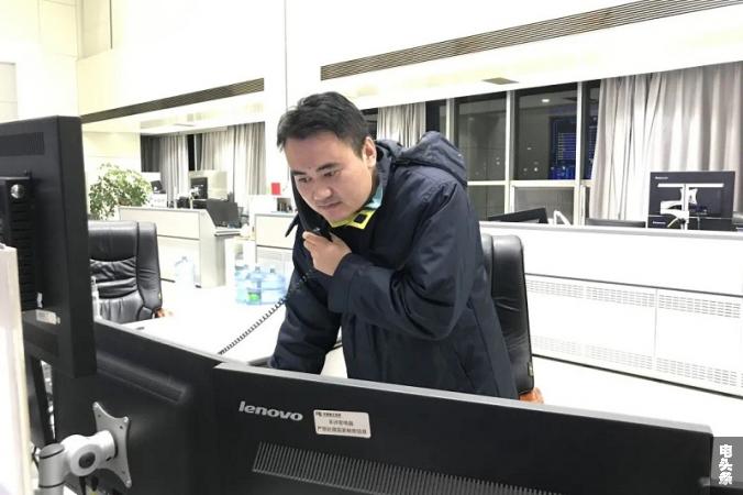 配图4 抗冰期间，凌晨3点的调度室依然繁忙