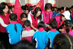 南方电网云南曲靖供电局变管一所深入贫困村小学开展爱心公益 、三生教育活动